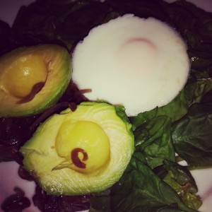 Omega 3 Kale, spinach, onion, avocado & egg